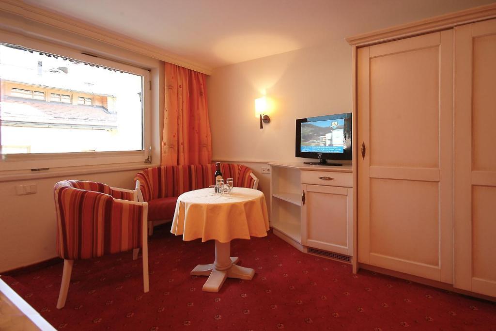 Appart & Hotel Garni Villa Knauer Mayrhofen Kamer foto